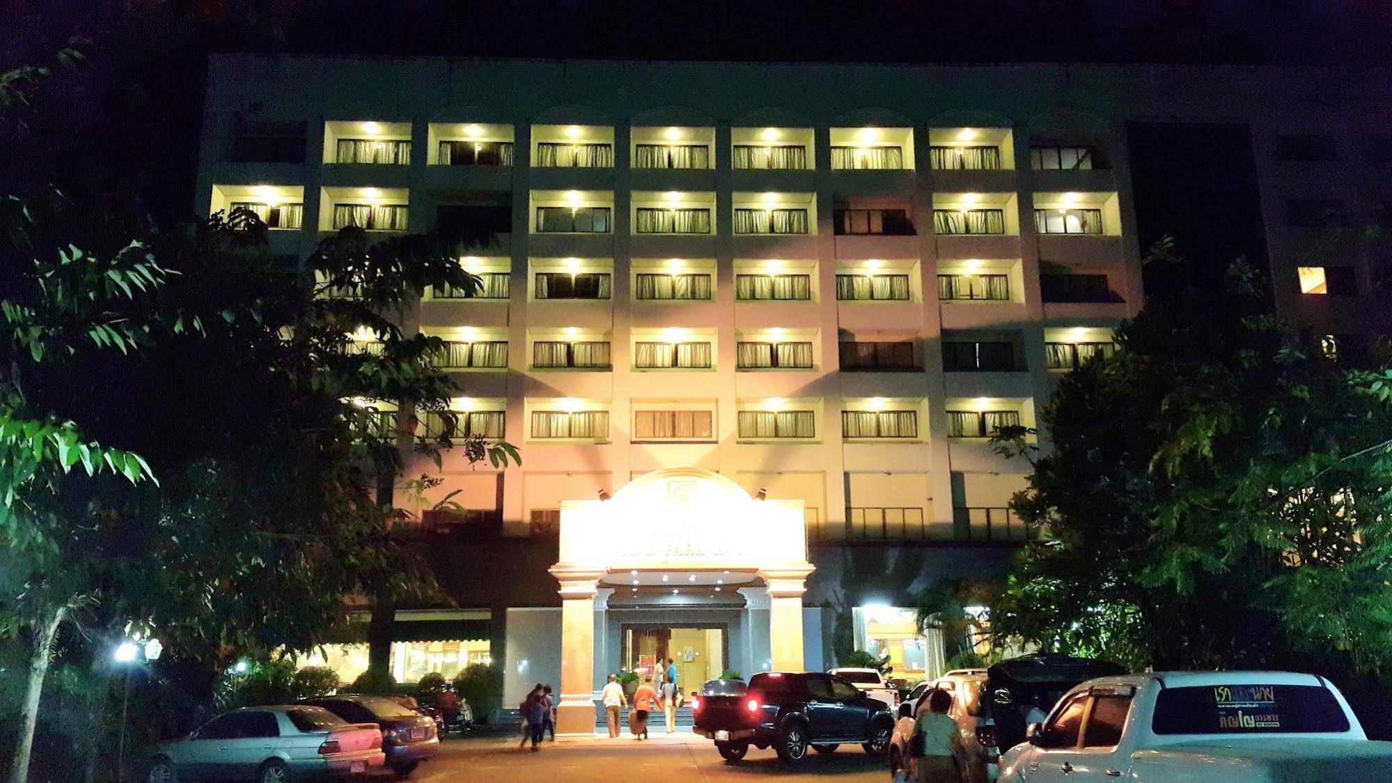Grand Park Hotel Nakhon Si Thammarat Esterno foto
